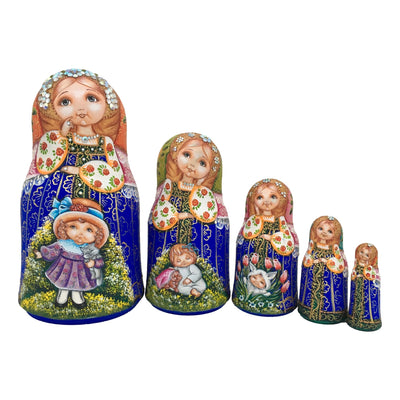 Family nesting dolls 