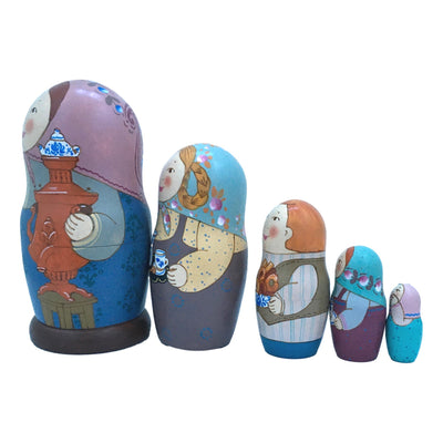 Russian stacking dolls 