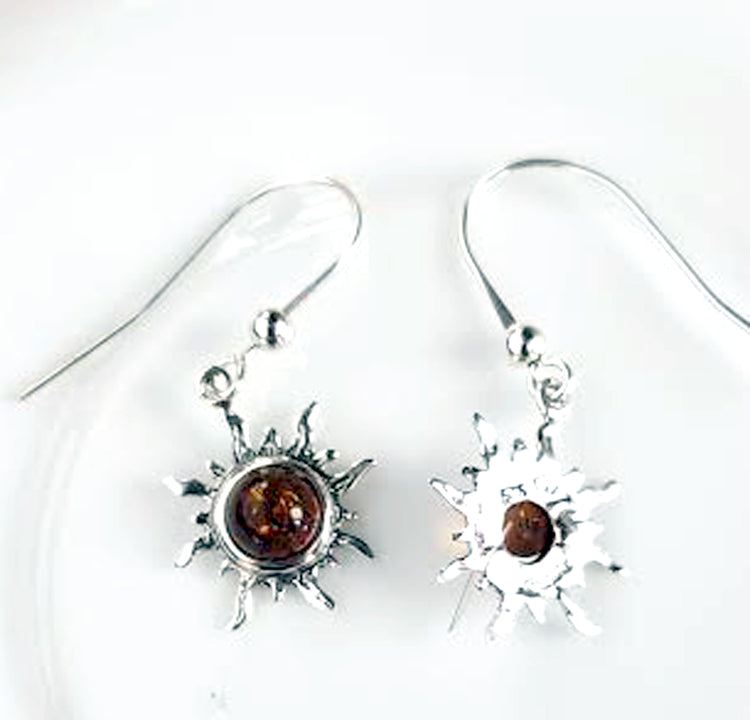 https://buyrussiangifts.com/cdn/shop/products/Amber-silver-Sun-earrings-2_750x.jpg?v=1592262212