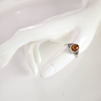 thumb silver amber ring