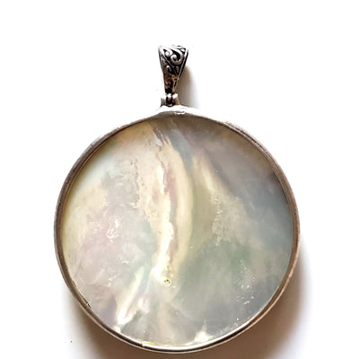 mother of pearl pendant in silver