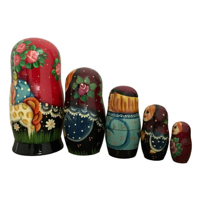 Family nesting dolls 