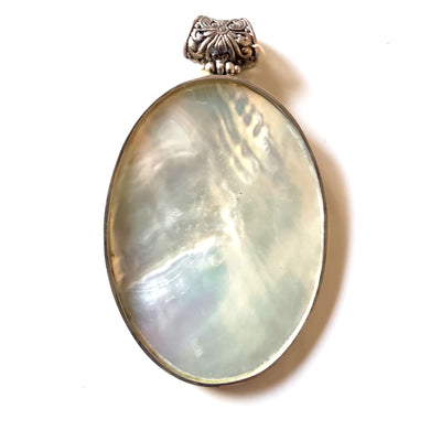Mother of pearl pendant in silver