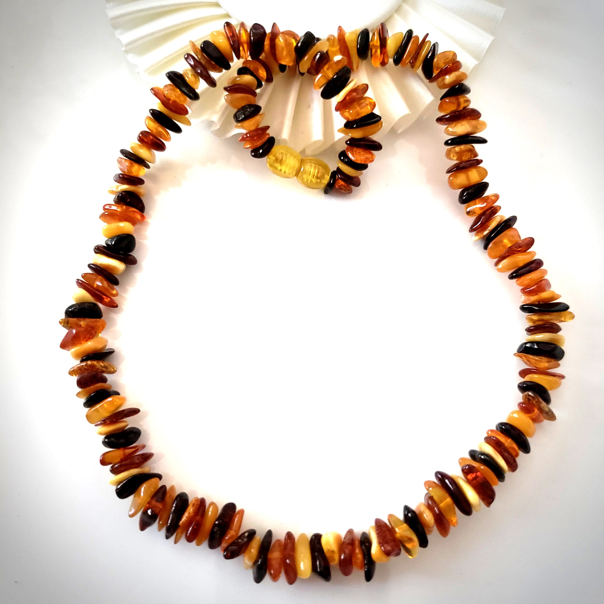 Amber chip necklace sale
