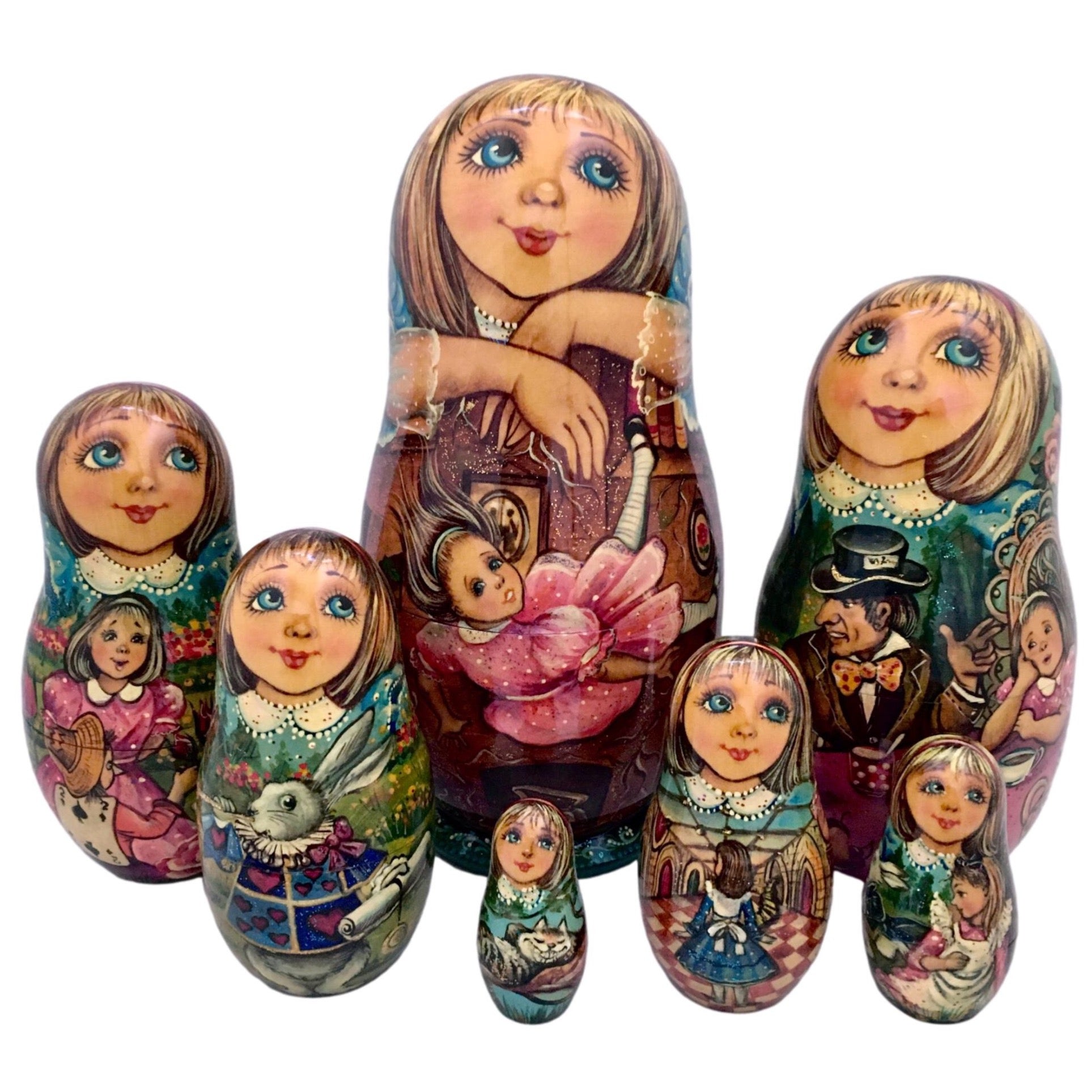 https://buyrussiangifts.com/cdn/shop/products/Nesting-dolls-7-piece-set_1927x.jpg?v=1615115468