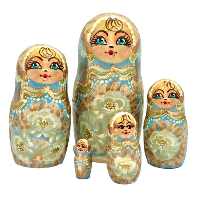 Small nesting dolls