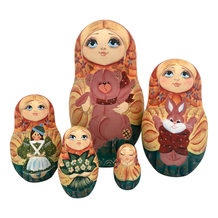 Russian Dolls. Nesting Dolls For Kids. Matryoshka 5 Piece Wooden Dolls