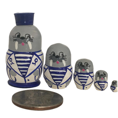 Animal nesting dolls 