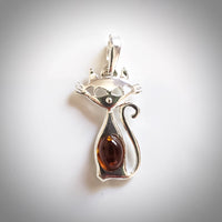 small silver cat pendant